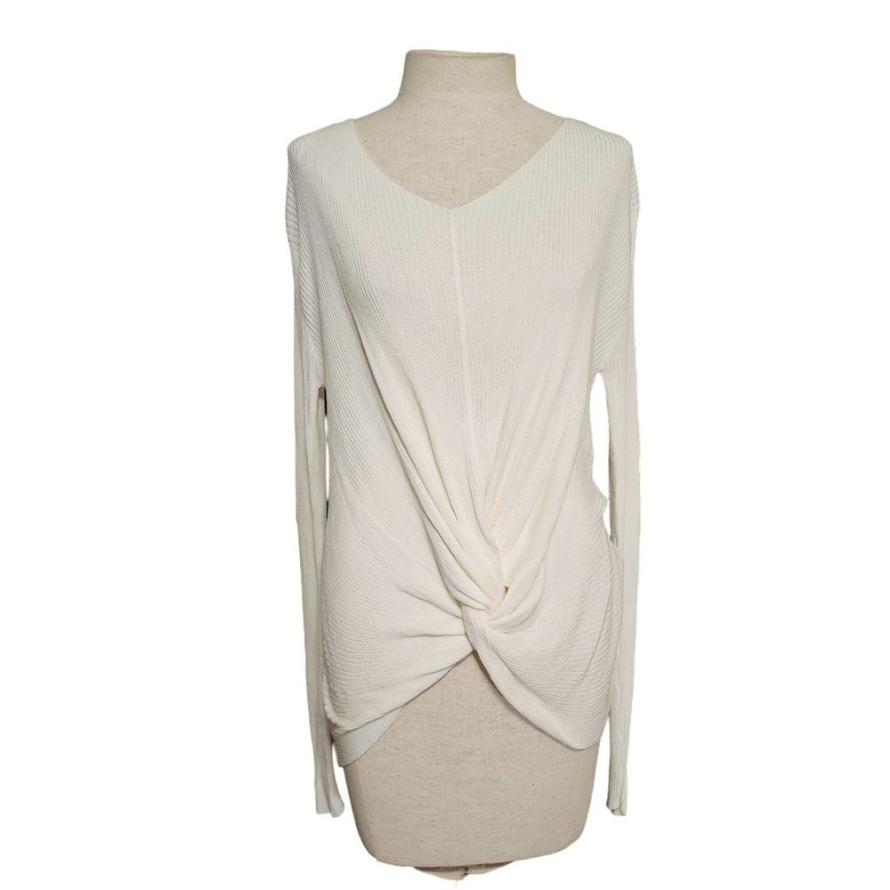 Love J Pull over Knot‎ Front top size Small light weight Knit White